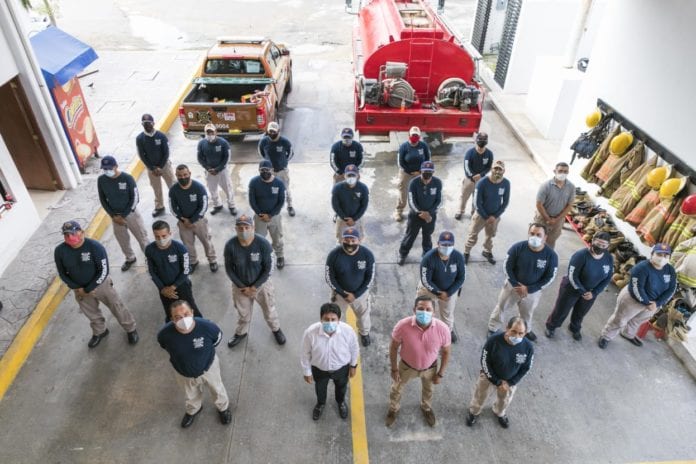 El alcalde de Tulum, Víctor Más Tah, se reunió con Bomberos locales en un evento donde reconoció la labor y vocación de su labor, tan importante y trascendente para la comunidad.