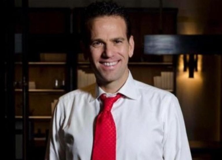 Afirman que lo que se busca al intentar tomar el control de W Radio es sacar del aire a Carlos Loret