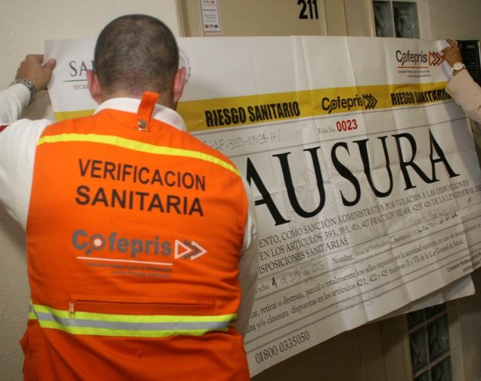 COFEPRIS alerta sobre falso inspector en Playa del Carmen