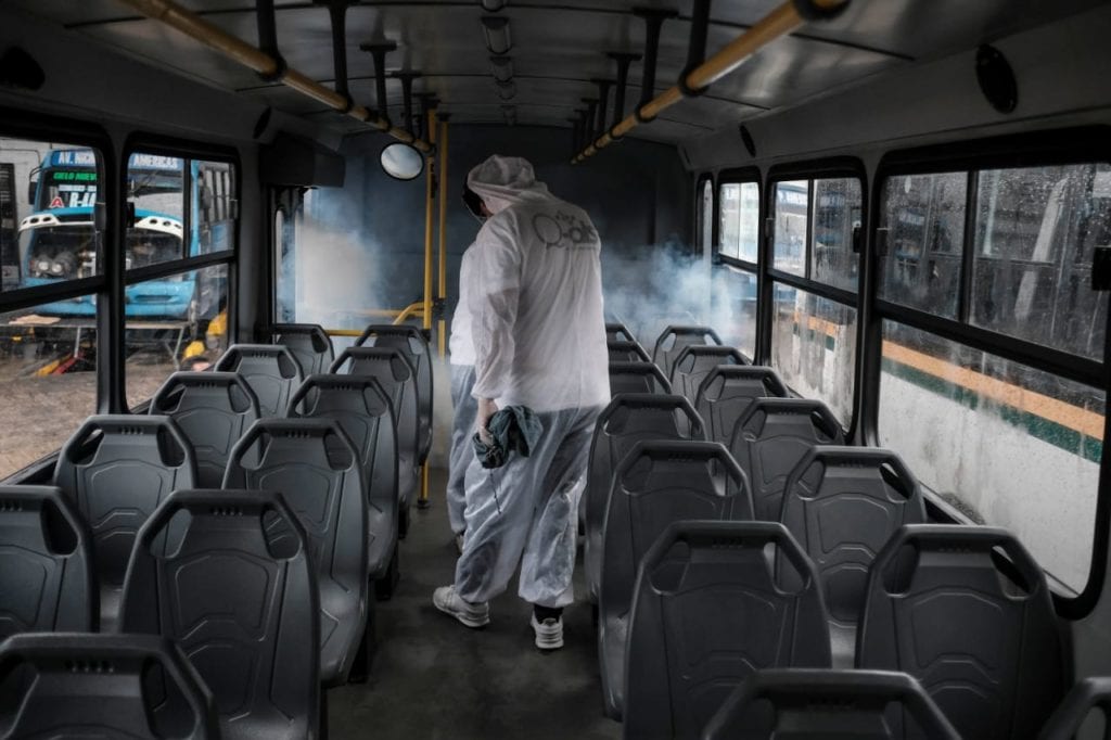 Desde el gobierno municipal, se reconoció el compromiso de las empresas locales por seguir brindando el servicio de transporte público durante la etapa de confinamiento para facilitar el traslado de las personas que seguían laborando en actividades esenciales.