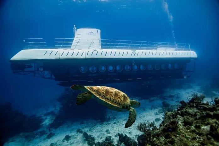 Entre la gran oferta turística que ofrece Quintana Roo y en específico la paradisíaca 'Isla de las golondrinas', Cozumel, existe la posibilidad de sumergirse en un submarino llamado Atlantis para conocer las profundidades y tesoros que guarda el Caribe Mexicano. ¿Te atreverías a sumergirte?
