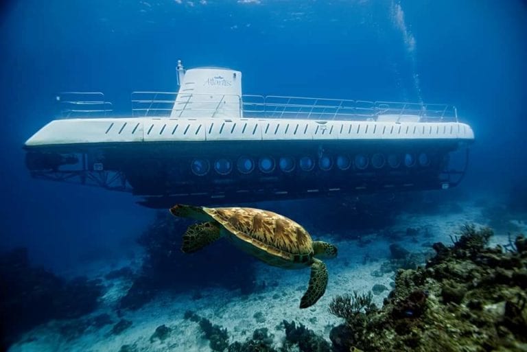 Entre la gran oferta turística que ofrece Quintana Roo y en específico la paradisíaca 'Isla de las golondrinas', Cozumel, existe la posibilidad de sumergirse en un submarino llamado Atlantis para conocer las profundidades y tesoros que guarda el Caribe Mexicano. ¿Te atreverías a sumergirte?