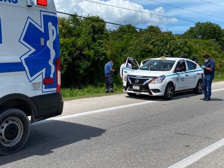 Acribillan a taxista en carretera federal, cerca de Puerto Aventuras