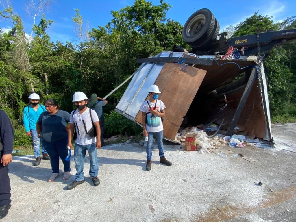 Los hechos se registraron cerca de las cinco de la tarde y todo parece indicar que fue un pestañeo por parte del conductor, aunado a las condiciones de la carretera.