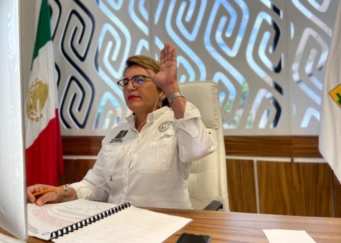 En el marco de la XVII Sesión Extraordinaria de Cabildo, los ediles aprobaron el acuerdo que autoriza a la presidenta municipal, Laura Beristain Navarrete y a la tesorera Shelina Abigaíl Alonzo Alamilla, signar el convenio de colaboración con el gobierno del estado para recibir el beneficio del Fondo de Estabilización de los Ingresos de las Entidades Federativas (FEIEF), correspondiente a la compensación de segundo trimestre del año, de los cuales el 20 por ciento corresponde a los municipios.