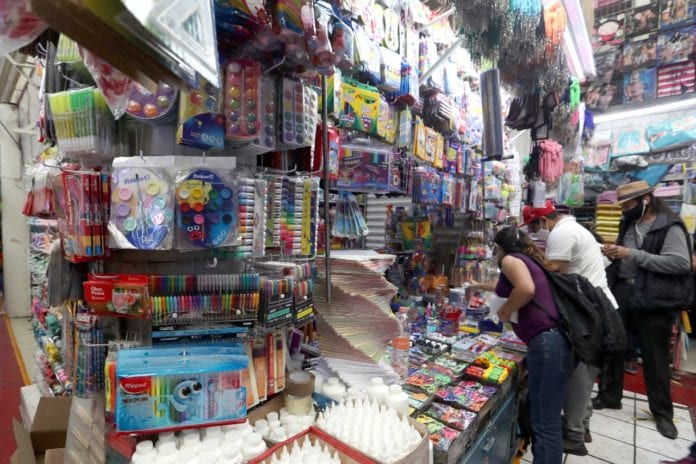 Ventas de útiles escolares han bajado hasta un 90% en la Cdmx. Foto: El Universal