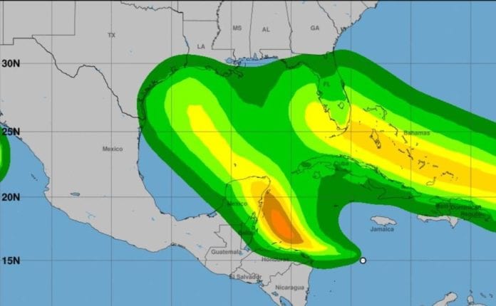 Decretan alerta verde por depresión tropical 14 en Quintana Roo