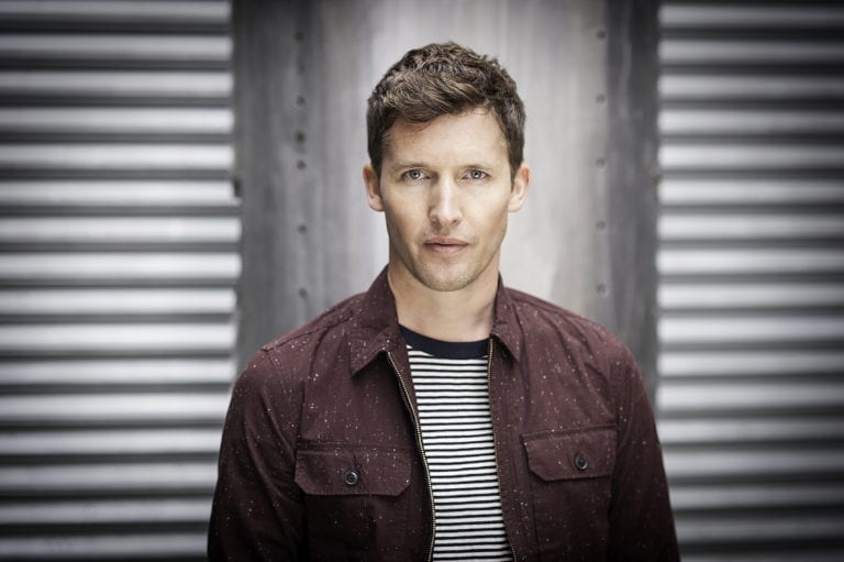 Le da escorbuto a James Blunt por comer solo carne durante dos meses