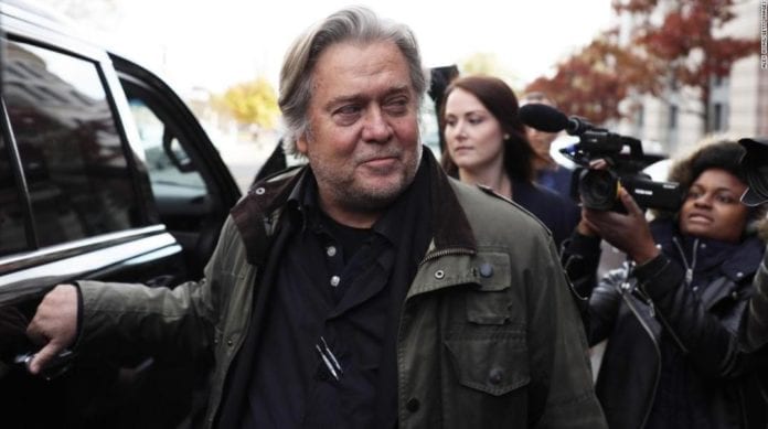 Steve Bannon, ex asesor de Trump, ha sido detenido acusado de defraudar fondos para construcción del muro