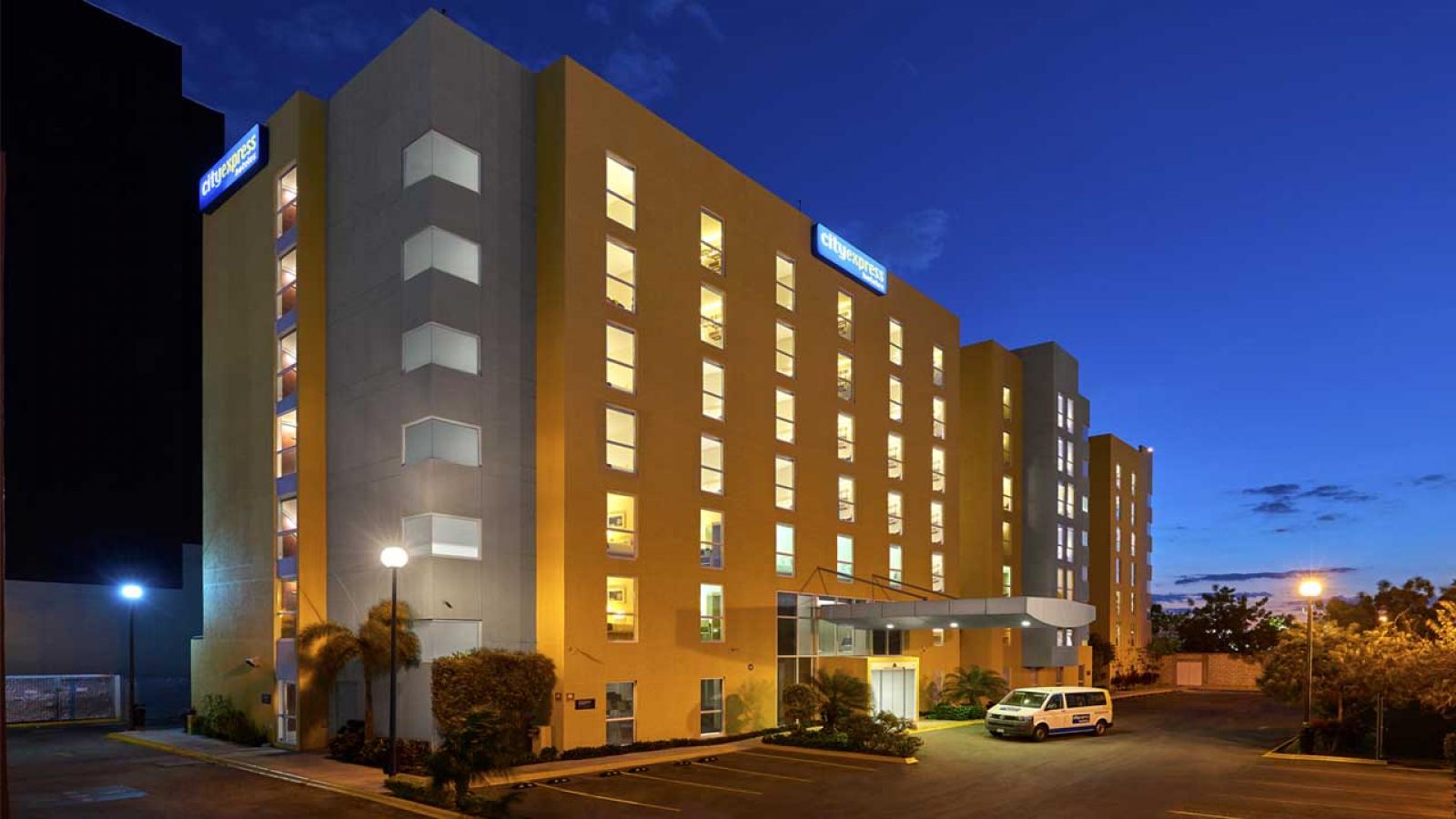 City Express Mérida da liquidación de 62 pesos a empleado con discapacidad