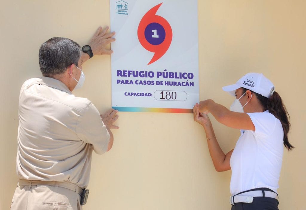 En el Colegio de Bachilleres plantel Puerto Morelos, punto en el que arrancó el recorrido por escuelas designadas como refugios, destacó la cultura de Protección Civil que existe en la comunidad, gracias al trabajo que se realiza de manera coordinada entre los tres órdenes de gobierno y la sociedad.