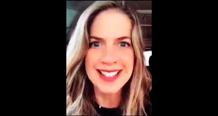 Hace una broma su empleada y causa indignación en redes