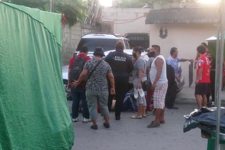 Hieren de bala a tianguista en la Región 101 de Cancún