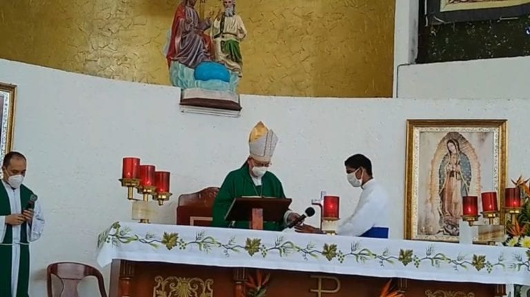 Ir a misa es seguro, con sana distancia y cubrebocas