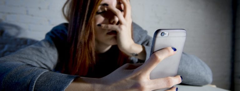 Ya no solo tocan puertas, Testigos de Jehová acosan ahora por celular