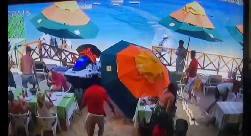 Moto acuática mata a una mujer tras estrellarse contra un restaurante en Los Cabos