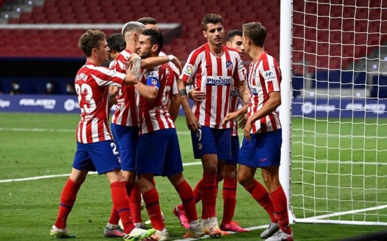 Recibe trofeo  Atlético de Madrid 73 años después