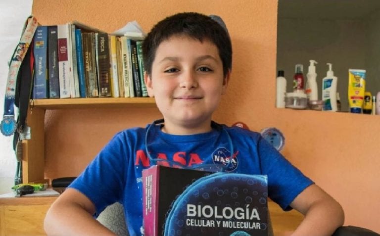 Niño genio de solo 14 años estudiará su segunda carrera universitaria