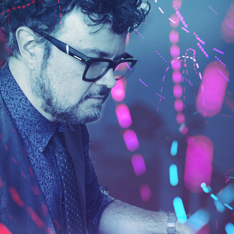 Eligen al cantautor Aleks Syntek como ‘embajador’ turístico de Yucatán