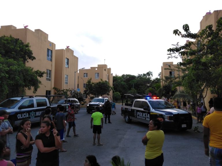 Video: ¡Se lanza del segundo piso! Mujer prefiere arrojarse que ser golpeada