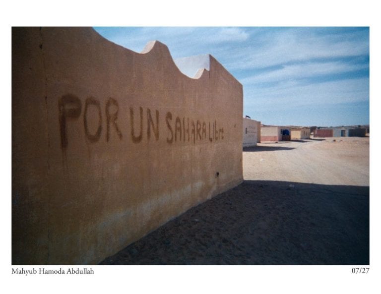 Quienes habitan este destino saben que de alguna manera el Sahara no está tan lejos, metafóricamente hablando, pues estamos conectados por el polvo de ese desierto que llega cada año a Quintana Roo. Pero ¿Sabías que en ese lugar hay un pueblo nómada que vive en sus entrañas y que lucha por ser reconocido? Por suerte puedes conocerlo gracias a una exposición virtual donde verás sus lugares más recónditos.