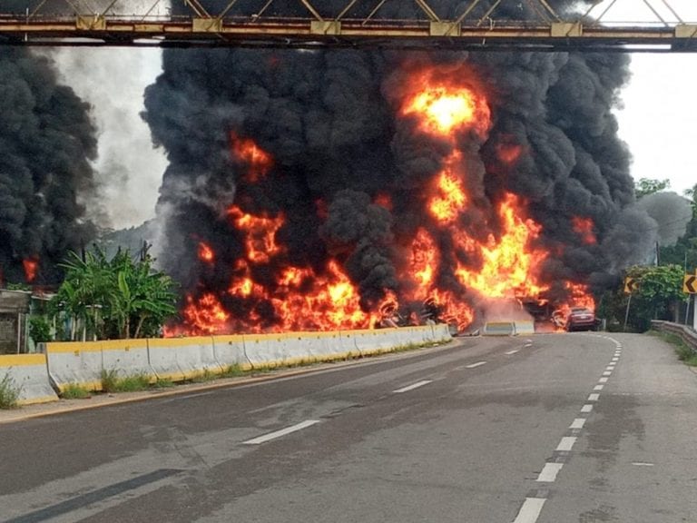 Explosión de pipa de combustible en Tabasco dejó 4 muertos y varios heridos