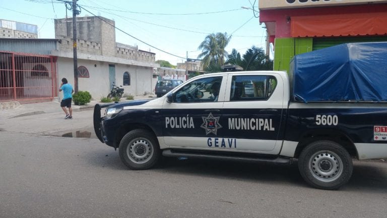 ¡Asaltantes cazan a cuentahabientes en Cancún! le quitaron 70 mil y su carro