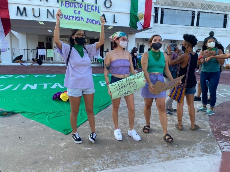 Mujeres exigen derecho al aborto en Playa del Carmen