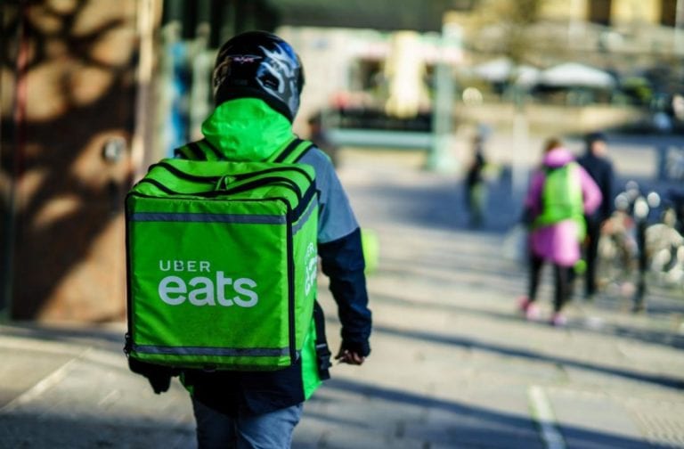 En España la ley dijo que los repartidores de Uber Eats sí som empleados; hay quienes se preguntan cómo es la situación en México