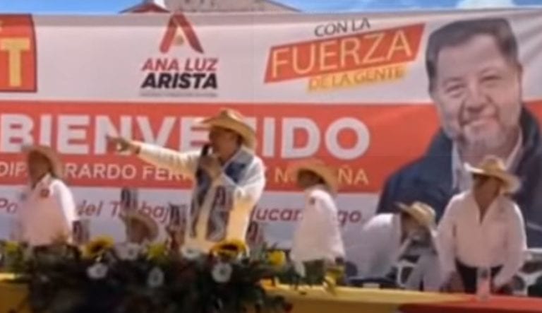 ¡Y lo volvieron a hacer! Agredieron nuevamente a “huevazos” a Fernández Noroña