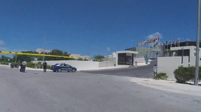 na persona fue asesinada a balazos frente al hotel Catalonia, en la carretera a Punta Sam (Costa Mujeres), en la zona continental de Isla Mujeres.