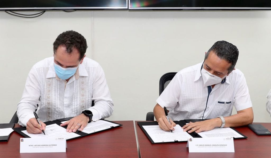 En conferencia de prensa, el gobernador Carlos Joaquín y el secretario Arturo Herrera Gutiérrez dieron a conocer los resultados de una gira de trabajo de dos días.