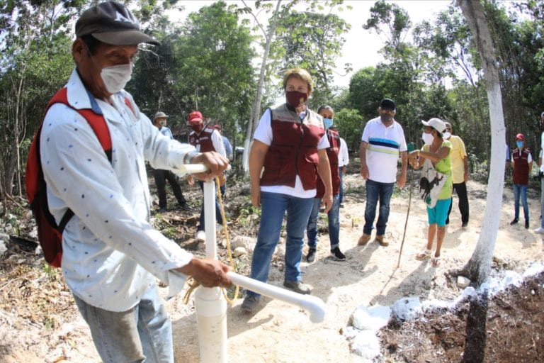 Con la entrega de dos actas constitutivas a cooperativas productivas y 20 paquetes con semillas a favor de los agricultores de la comunidad de Santa Cecilia, inició la gira agraria de la presidenta Laura Beristain Navarrete, quien cada fin de semana visitará la zona rural para impulsar el sector agropecuario del municipio.