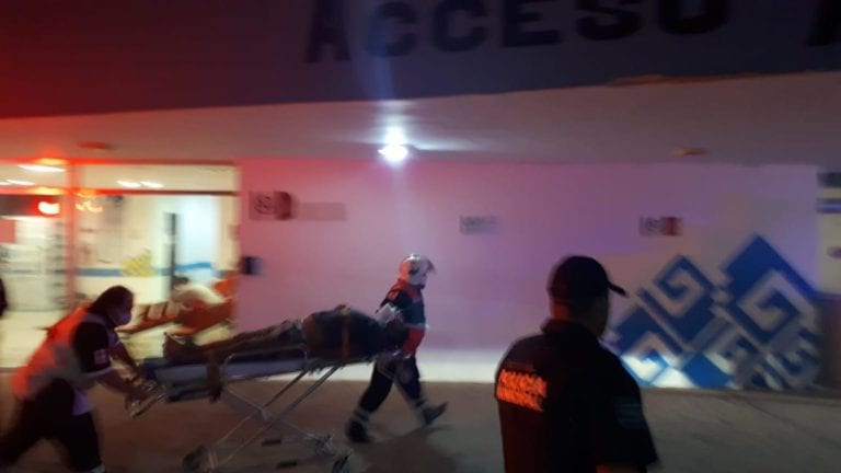 Balean a pasajero de combi en asalto en Puerto Aventuras
