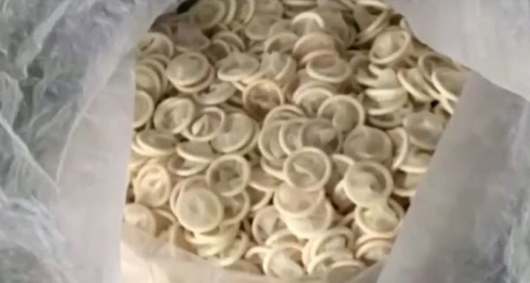 ¡Asqueroso! Encontraron almacén con condones usados y listos para revenderlos