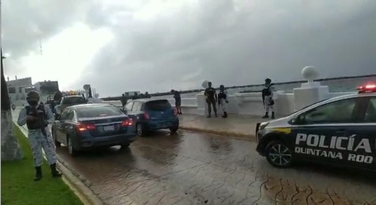 ‘Perdona’ policía en Cozumel a automovilista que iba ebrio; sería de la FGR