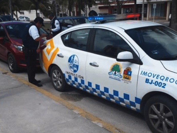 Erika Castillo Acosta, quien preside la Comisión de Movilidad, mencionó que una de las quejas más frecuentes de los concesionarios es que el Imoveqroo carece de personal suficiente para poner orden en este sector, lo que fomenta el “pirataje”.