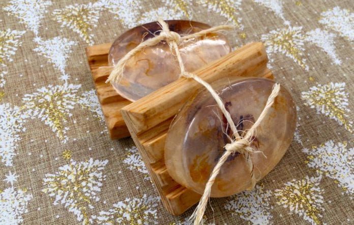 Ellos buscan dar un cauce productivo a esta macroalga cuyo arribo a las costas quintanarroenses ha incrementado en años recientes, provocando la preocupación y ocupación de las autoridades y científicos. También, quieren apoyar a jefas de familia de comunidades mayas, por eso estos playenses lanzarán un jabón a base de sargazo mediante el proyecto Biomaya.