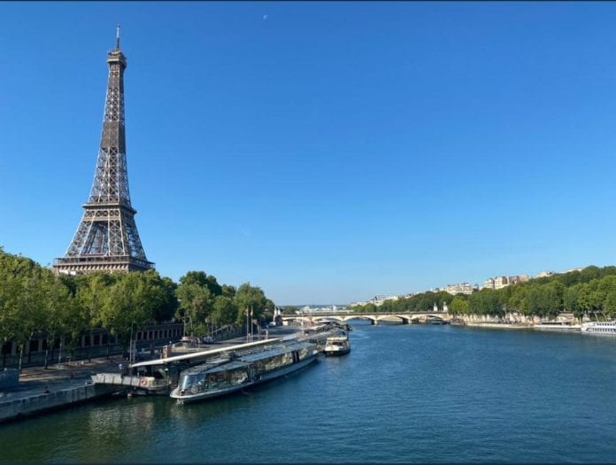 Desalojan la Torre Eiffel por una supuesta amenaza de bomba