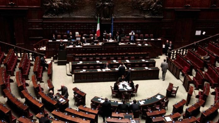 En un hecho histórico, Italia aprobó el recorte al número de diputados y senadores, como medida de austeridad tras la pandemia de Covid-19 y posterior crisis económica, por lo cual, se ahorrará cerca de 100 millones de euros anuales, hecho al que se abre la pregunta: ¿Y México para cuándo? 