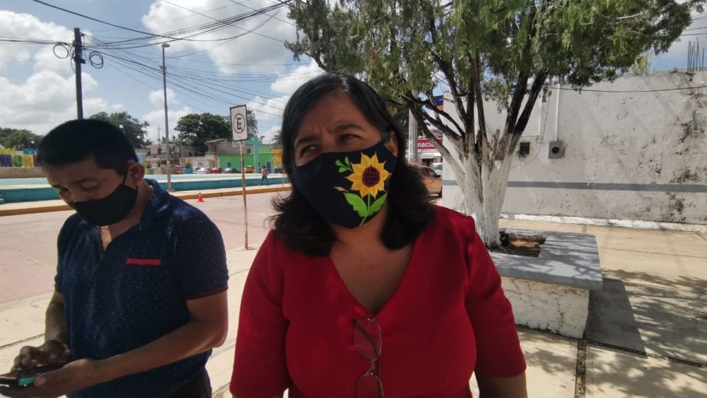 Margarita Velo Meléndez, presidenta local de la Cámara Nacional de Comercio (Canaco) quien indicó que este cobro de uso de suelo debiera ser pagada únicamente cuando se inicia la actividad, pero ya no más, tal como lo marca los artículos 89 y 90 de la Ley de Hacienda de los Municipios del Estado.