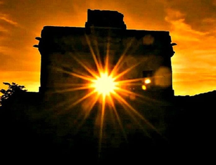 Hoy dio inicio el otoño a nivel astronómico, un periodo conocido a nivel terrestre por su relación con la estación ligada a las cosechas, los vientos y la caída de las hojas de los árboles, pero que a nivel celeste está marcado por un fenómeno astronómico, como informó el Mtro. Daniel Flores Gutiérrez, encargado del Anuario del Observatorio Astronómico Nacional y del cálculo de efemérides astronómicas, movimiento de los planetas, astronomía mesoamericana y meteorítica.