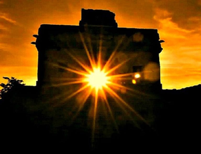 Hoy dio inicio el otoño a nivel astronómico, un periodo conocido a nivel terrestre por su relación con la estación ligada a las cosechas, los vientos y la caída de las hojas de los árboles, pero que a nivel celeste está marcado por un fenómeno astronómico, como informó el Mtro. Daniel Flores Gutiérrez, encargado del Anuario del Observatorio Astronómico Nacional y del cálculo de efemérides astronómicas, movimiento de los planetas, astronomía mesoamericana y meteorítica.