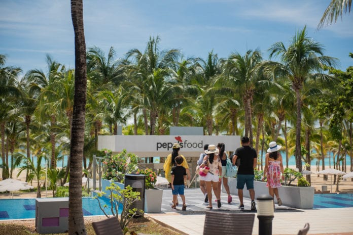 La apuesta por Playa del Carmen, continúa con la apertura paulatina a la Nueva Normalidad y es el caso de un nuevo Beach Club de clase mundial, que abrió sus puertas en este destino, para brindar más diversidad a turistas y playenses que gustan de disfrutar de las preciosas playas de este lugar.