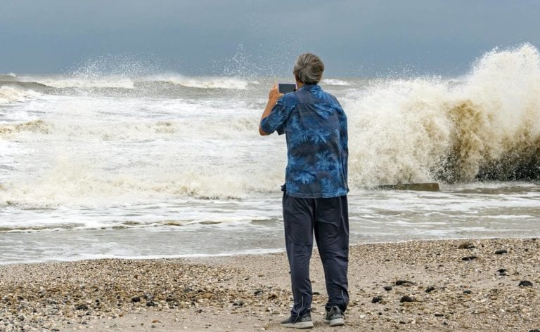 Amenaza Huracán ‘Teddy’ a Bermudas, mientras la Tormenta ‘Beta’ se acerca a Texas