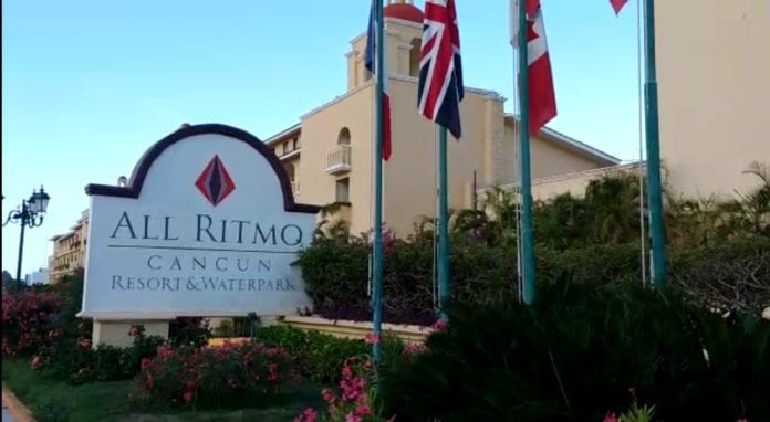 El cuerpo sin vida de una persona, con aletas de buzo, recaló esta tarde en el frente de playa de un hotel de Puerto Juárez. Todavía se ignora su identidad o lugar de origen.