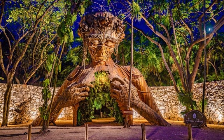 Escultura "Ven a la luz" en Tulum