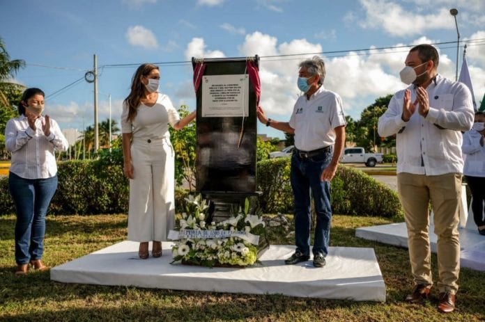 Mara Lezama Develación de Placa