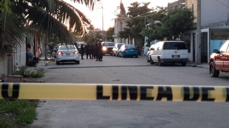 Rafaguean casa en Cancún ¡Delincuentes logran escapar!