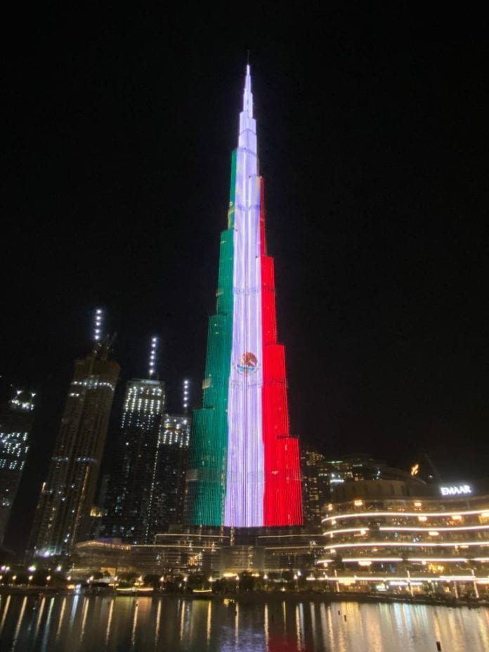 México brilló literalmente en la torre más alta del mundo en un digno homenaje realizado en el edificio Burj Khalifa, en Dubái, que posee más de un kilómetro de altura y que se vistió con la bandera tricolor.